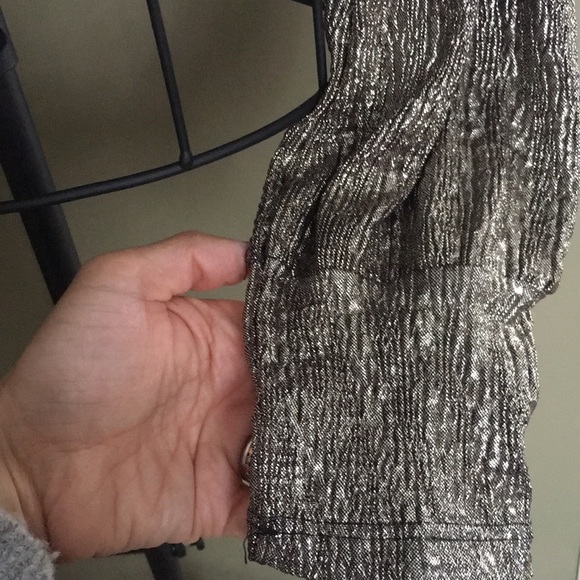 🥀DONATING 12/30 Long Sleeve Metallic Crop Top Deep V - Picture 6 of 7